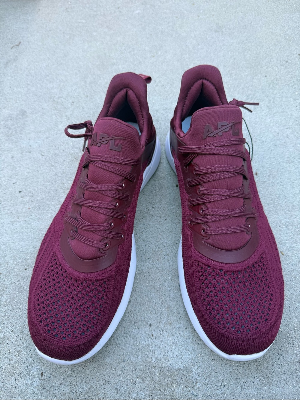 APL Techloom Tracer Knit Lowtop Running Sneaker in Burgundy Size 7.5